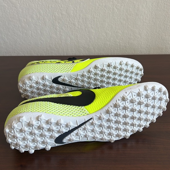 Nike soccer cleats for men - Picture 4 of 5